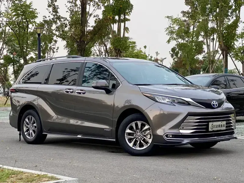 2021 Toyota Sienna с пробегом 75 000 км