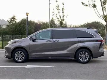 2021 Toyota Sienna с пробегом 75 000 км