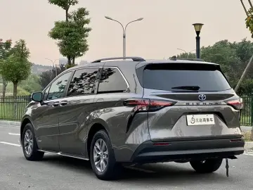 2021 Toyota Sienna с пробегом 75 000 км