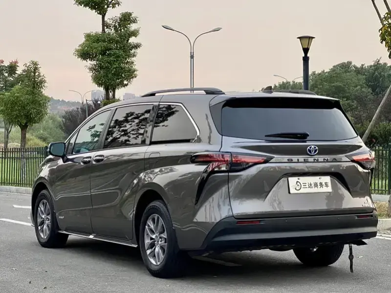 2021 Toyota Sienna с пробегом 75 000 км