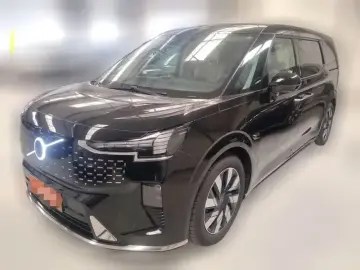 Volvo EM90