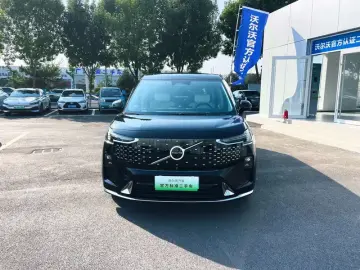 2025 Volvo EM90 с пробегом 26 000 км