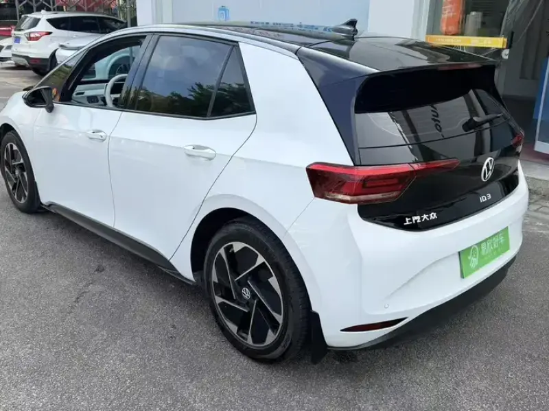 2025 Volkswagen ID.3 с пробегом 37 000 км