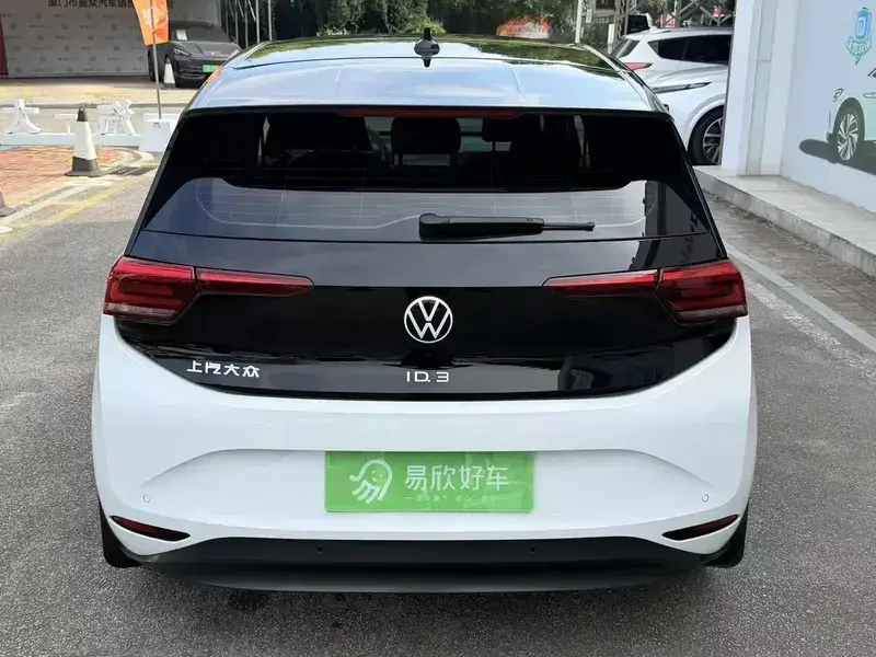 2025 Volkswagen ID.3 с пробегом 37 000 км