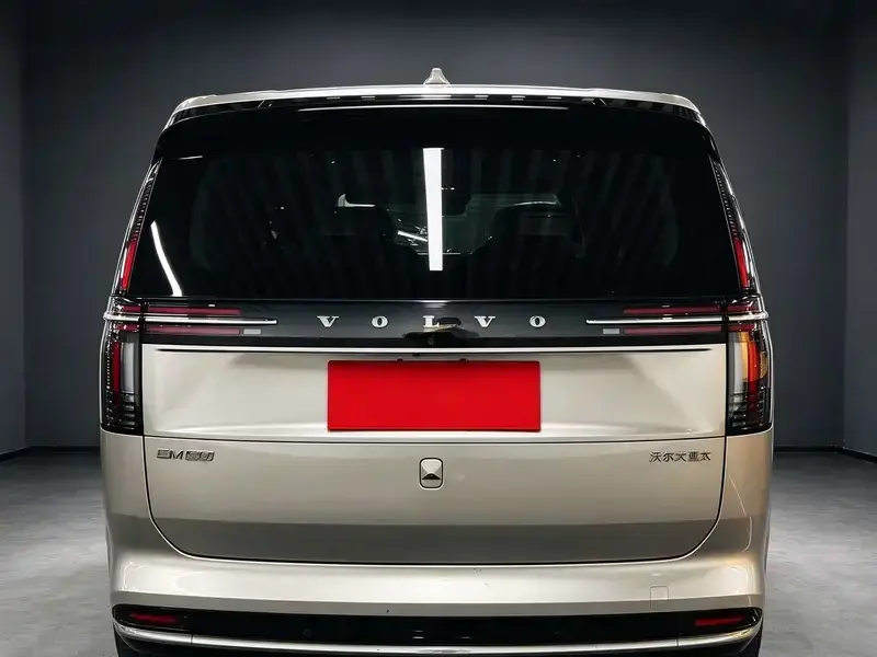 2025 Volvo EM90 с пробегом 36 000 км