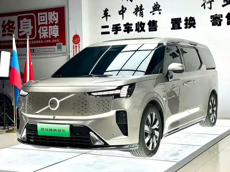 2025 Volvo EM90 с пробегом 45 000 км