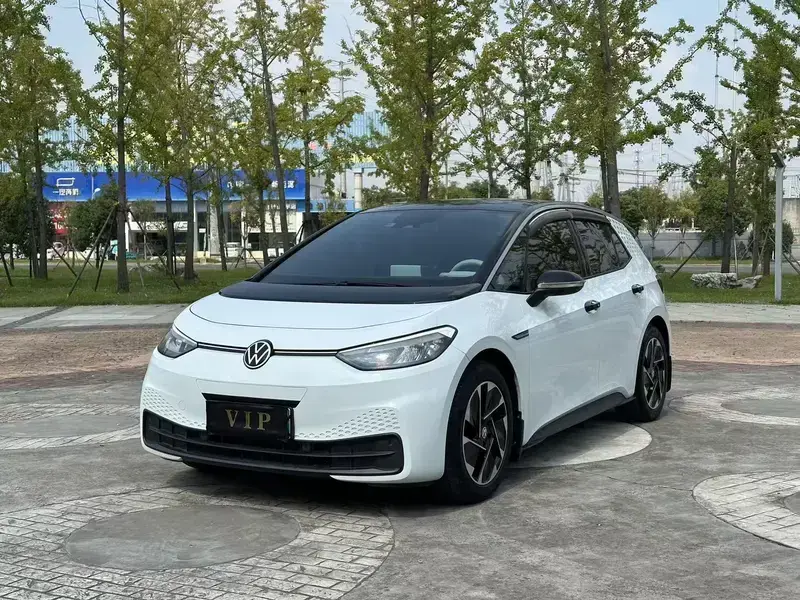 2023 Volkswagen ID.3 с пробегом 22 000 км
