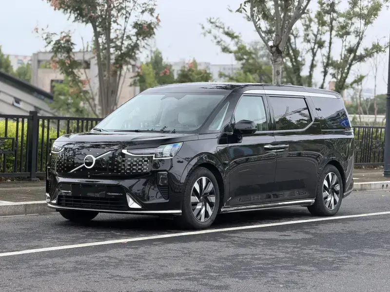 2025 Volvo EM90 с пробегом 21 400 км