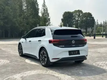 2023 Volkswagen ID.3 с пробегом 22 000 км