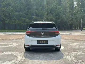 2023 Volkswagen ID.3 с пробегом 22 000 км