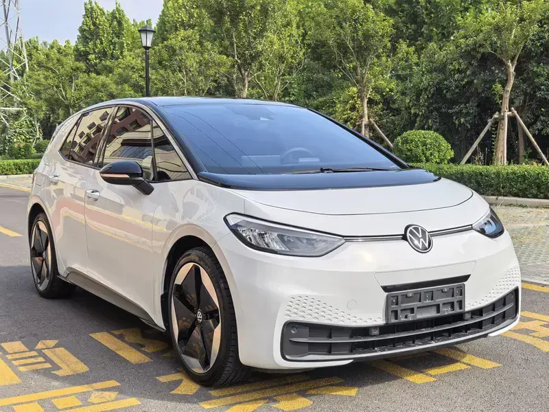 2024 Volkswagen ID.3 с пробегом 14 000 км