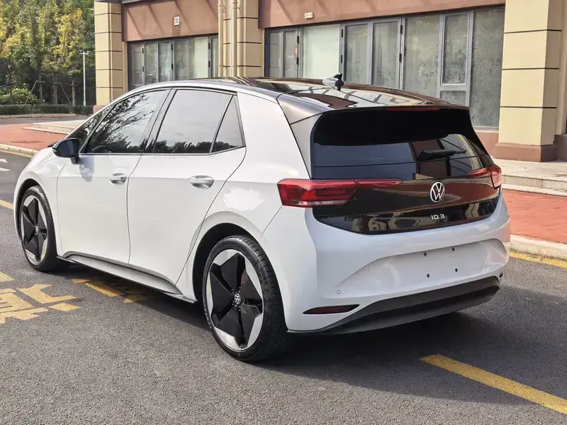 2024 Volkswagen ID.3 с пробегом 14 000 км