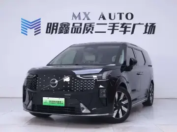 2025 Volvo EM90 с пробегом 14 800 км