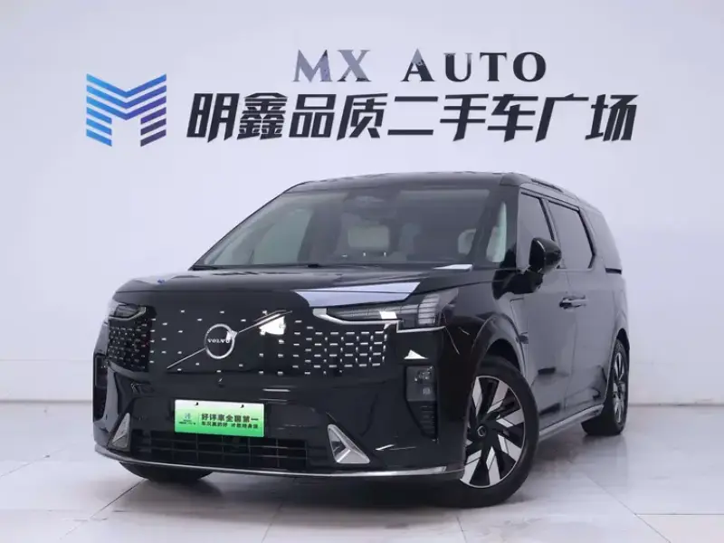 2025 Volvo EM90 с пробегом 14 800 км