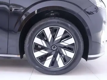 2025 Volvo EM90 с пробегом 14 800 км