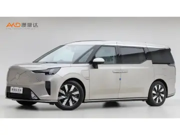 2025 Volvo EM90 с пробегом 22 200 км