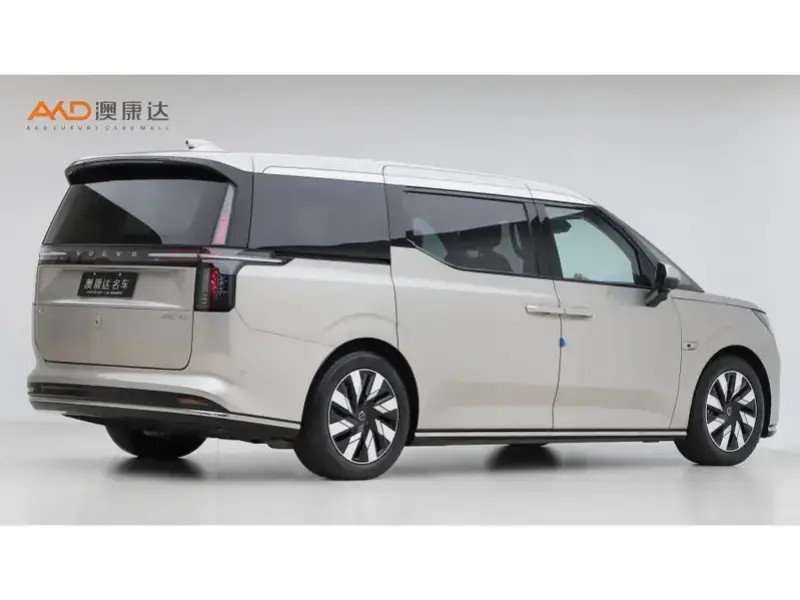 2025 Volvo EM90 с пробегом 22 200 км
