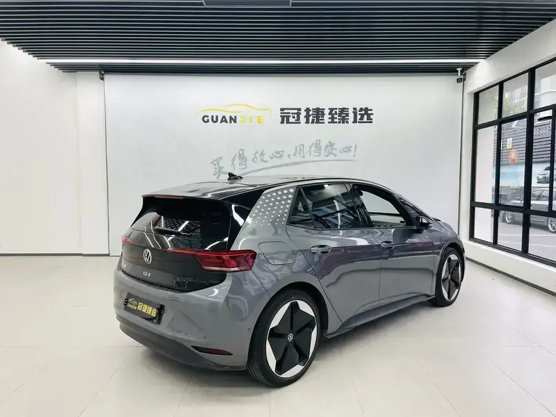 2022 Volkswagen ID.3 с пробегом 25 000 км