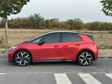 2026 Volkswagen ID.3 с пробегом 14 000 км