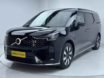 2025 Volvo EM90 с пробегом 14 200 км