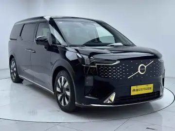 2025 Volvo EM90 с пробегом 14 200 км