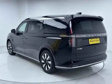 2025 Volvo EM90 с пробегом 14 200 км