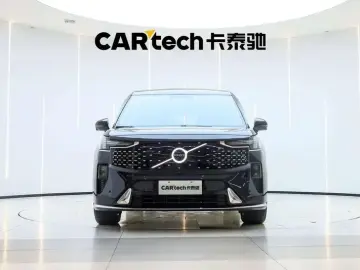 2025 Volvo EM90 с пробегом 10 700 км