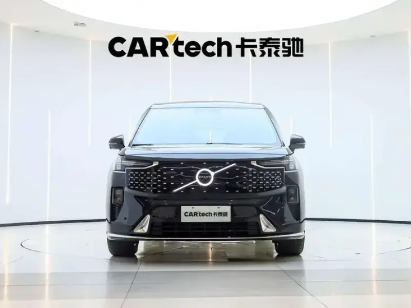 2025 Volvo EM90 с пробегом 10 700 км