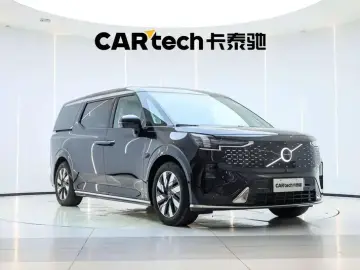 2025 Volvo EM90 с пробегом 10 700 км