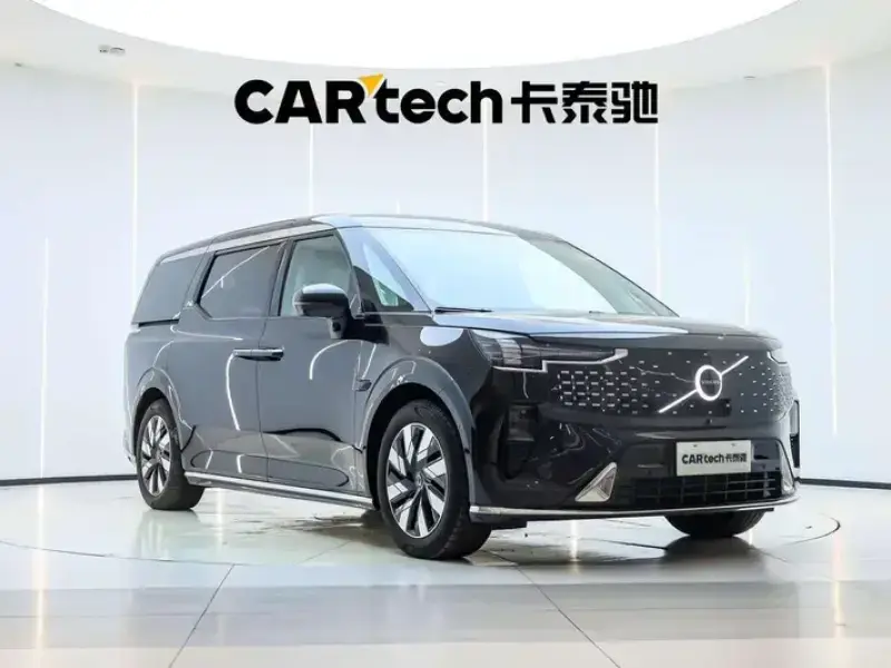 2025 Volvo EM90 с пробегом 10 700 км