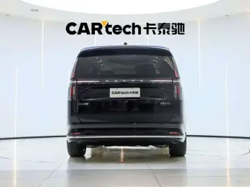 2025 Volvo EM90 с пробегом 10 700 км