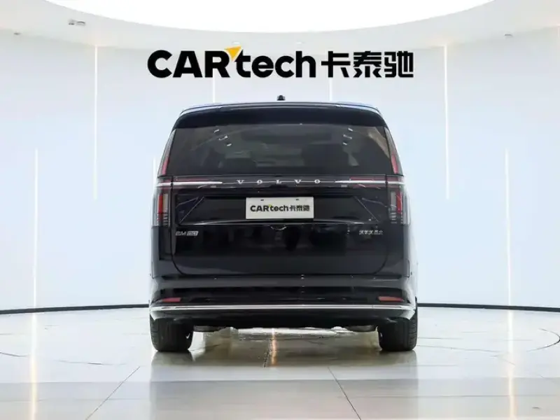 2025 Volvo EM90 с пробегом 10 700 км