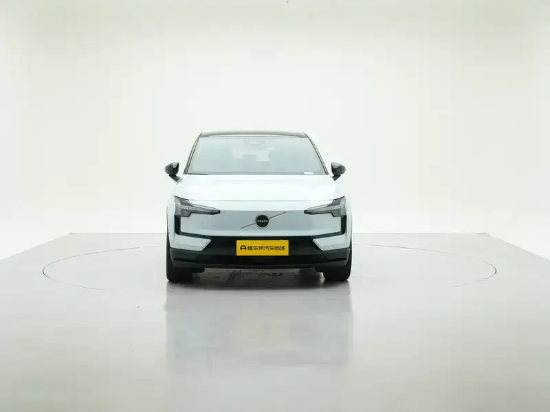 2025 Volvo EX30 с пробегом 21 700 км