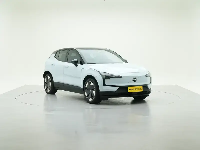 2025 Volvo EX30 с пробегом 21 700 км