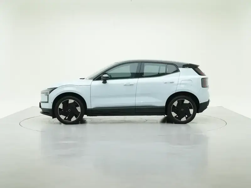 2025 Volvo EX30 с пробегом 21 700 км