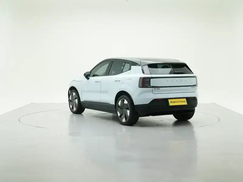 2025 Volvo EX30 с пробегом 21 700 км
