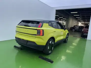 2025 Volvo EX30 с пробегом 21 000 км
