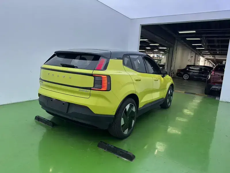 2025 Volvo EX30 с пробегом 21 000 км