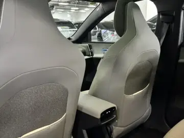 2025 Volvo EX30 с пробегом 28 000 км