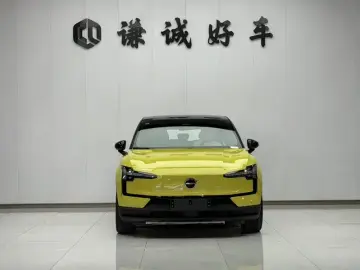 2025 Volvo EX30 с пробегом 1 000 км