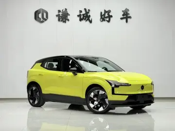 2025 Volvo EX30 с пробегом 1 000 км