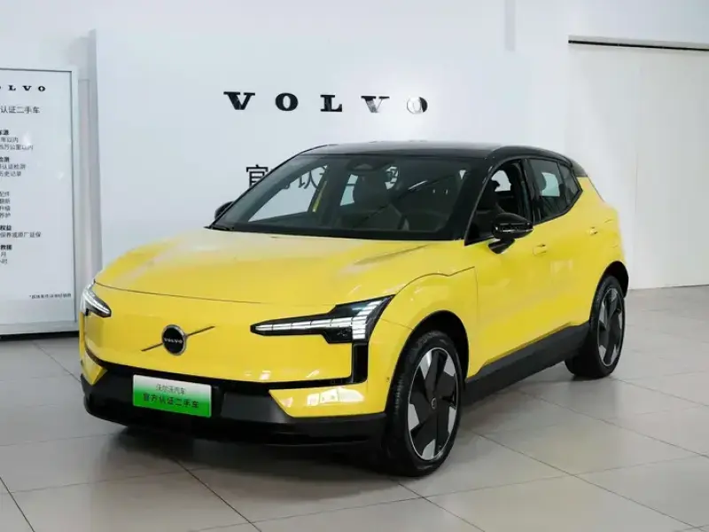 2025 Volvo EX30 с пробегом 22 000 км