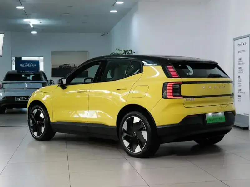 2025 Volvo EX30 с пробегом 22 000 км