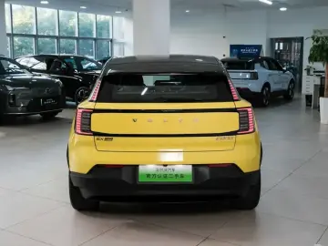 2025 Volvo EX30 с пробегом 22 000 км