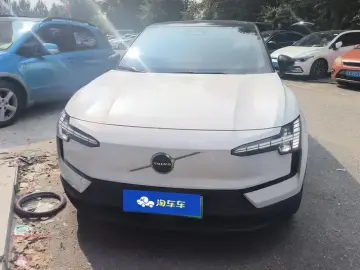 2025 Volvo EX30 с пробегом 33 000 км