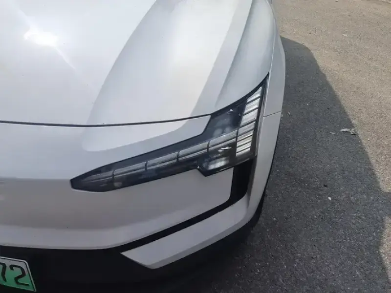 2025 Volvo EX30 с пробегом 33 000 км