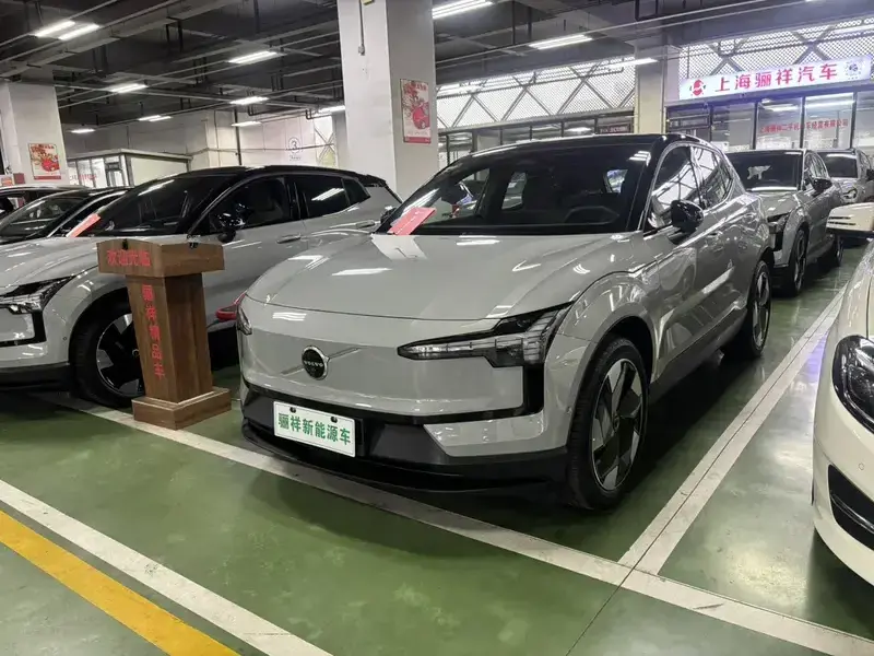 2025 Volvo EX30 с пробегом 19 000 км