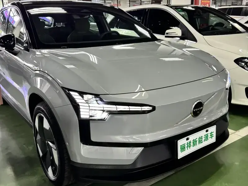 2025 Volvo EX30 с пробегом 19 000 км