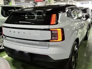 2025 Volvo EX30 с пробегом 19 000 км