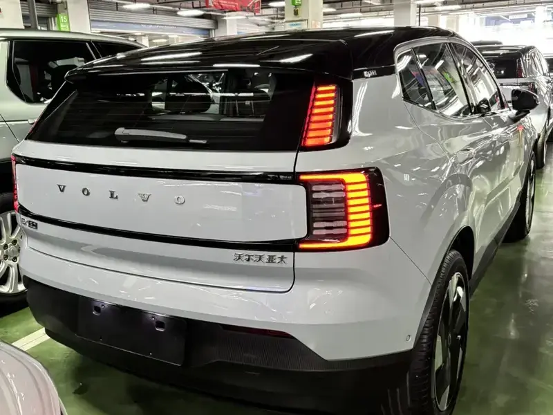 2025 Volvo EX30 с пробегом 19 000 км
